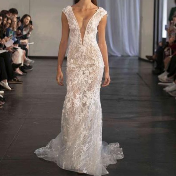 Spring 2019 Berta Wedding Dress - Picture 3 of 15